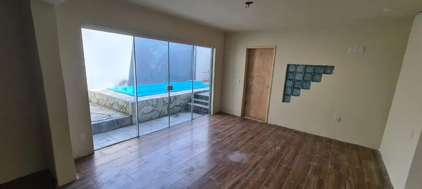 Foto 1 de Casa com 2 Quartos à venda, 170m² em Cavalhada, Porto Alegre