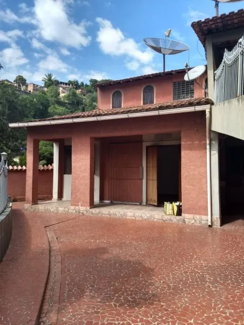 Foto 1 de Casa com 5 Quartos à venda, 275m² em Santa Rosa, Niterói