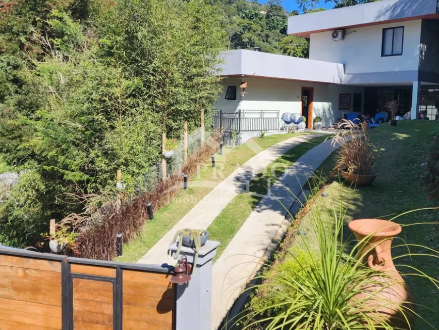 Foto 1 de Casa com 3 Quartos à venda, 205m² em Retiro, Petrópolis