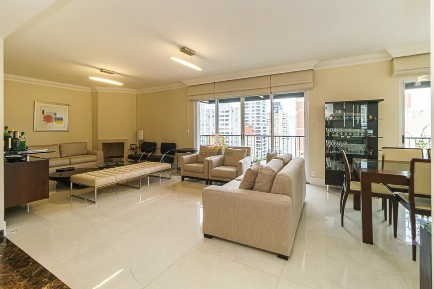 Foto 1 de Apartamento com 3 Quartos à venda, 225m² em Cerqueira César, São Paulo