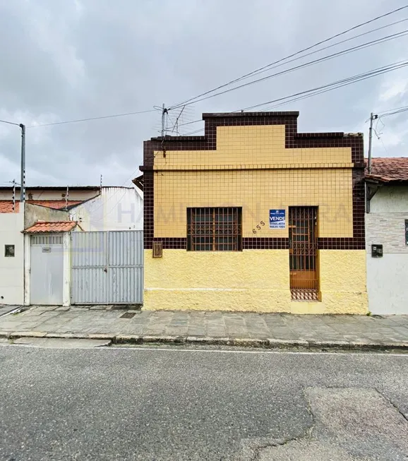 Foto 1 de Casa com 3 Quartos à venda, 150m² em Centro, Campina Grande