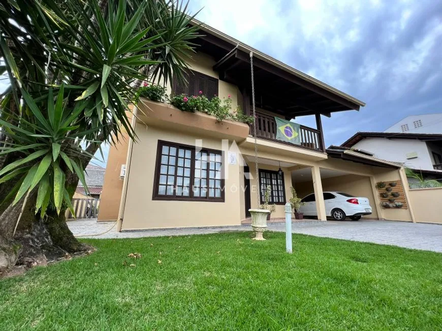 Foto 1 de Casa com 3 Quartos à venda, 226m² em Água Verde, Jaraguá do Sul