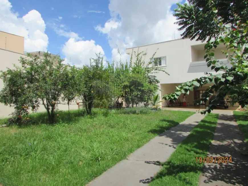 Foto 1 de Sobrado com 5 Quartos para venda ou aluguel, 498m² em Vila Tibério, Ribeirão Preto