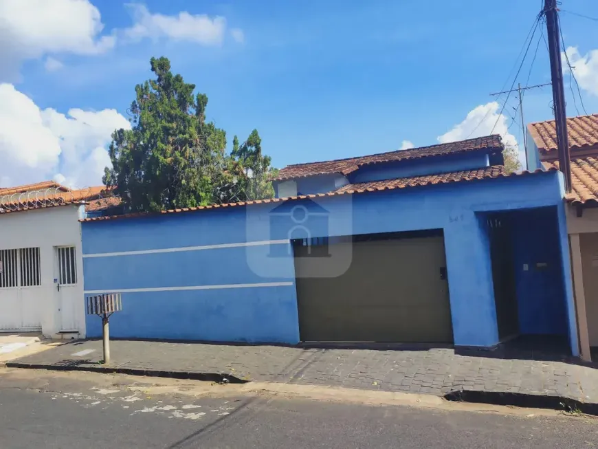 Foto 1 de Casa com 3 Quartos à venda, 180m² em Santa Mônica, Uberlândia