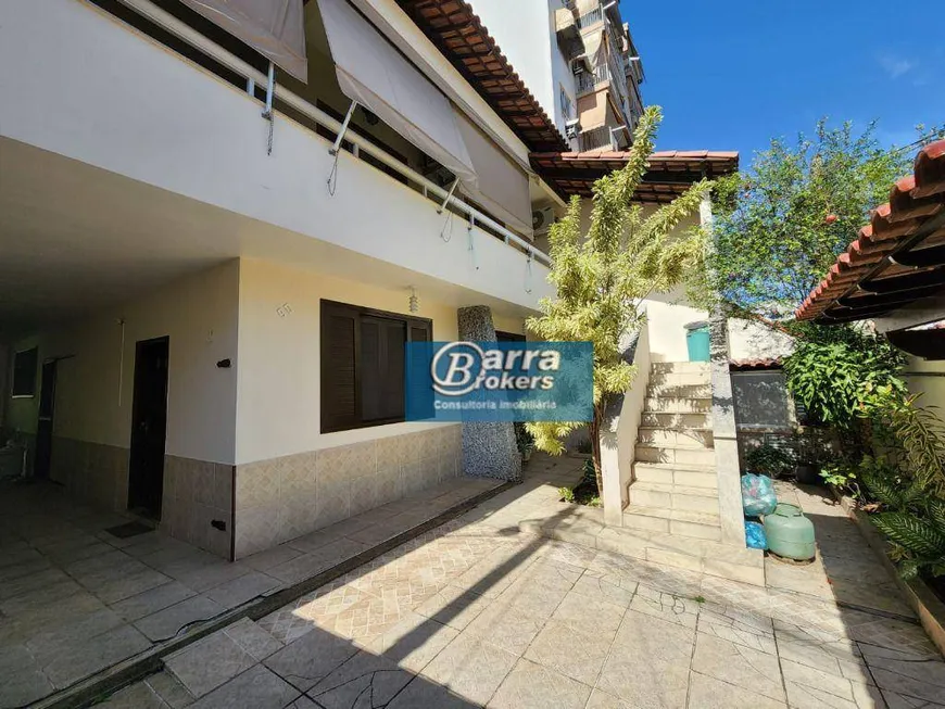 Foto 1 de Casa com 7 Quartos à venda, 285m² em Pechincha, Rio de Janeiro