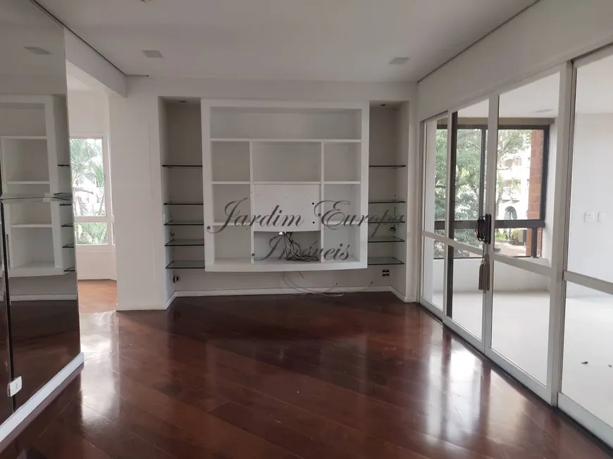 Foto 1 de Apartamento com 3 Quartos para alugar, 165m² em Jardim Europa, São Paulo