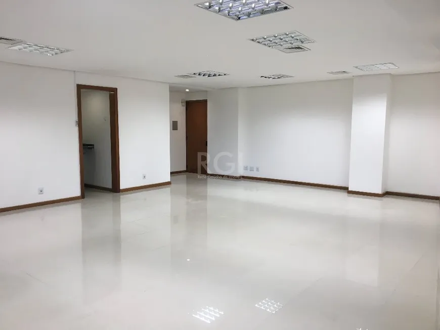 Foto 1 de Sala Comercial à venda, 61m² em Três Figueiras, Porto Alegre