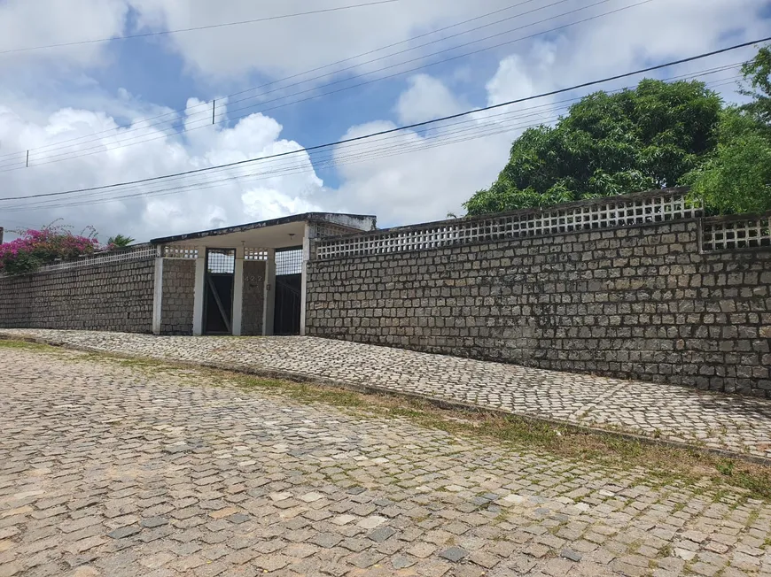 Foto 1 de Casa com 3 Quartos para alugar, 2000m² em Candelária, Natal