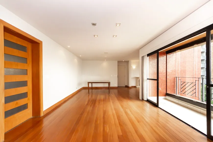 Foto 1 de Apartamento com 4 Quartos à venda, 185m² em Vila Mariana, São Paulo