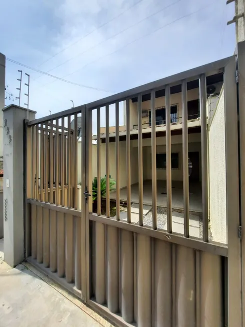 Foto 1 de Casa com 3 Quartos para venda ou aluguel, 130m² em Novo Horizonte, Macaé