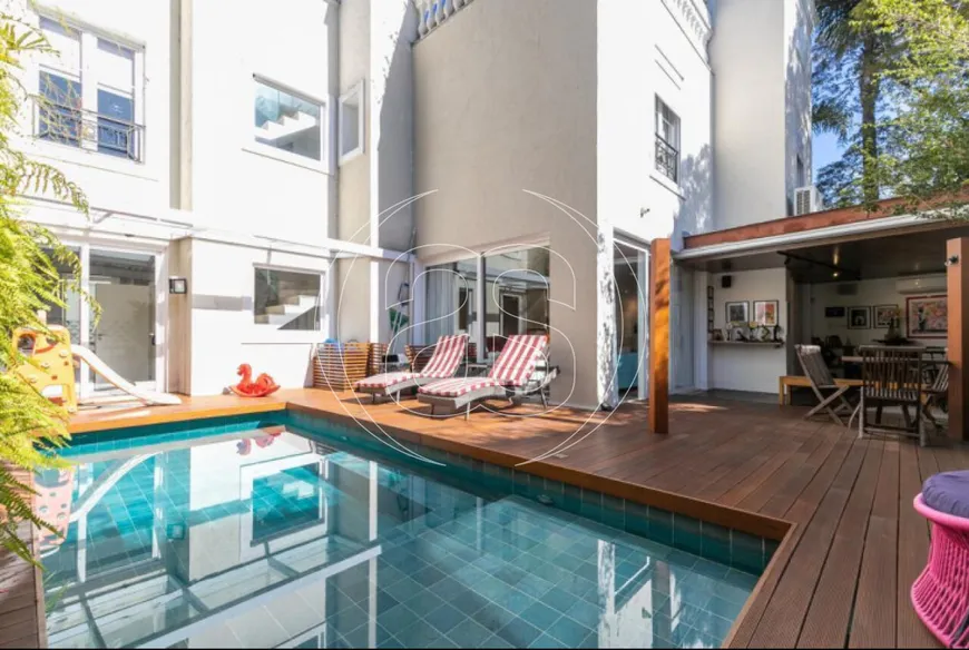 Foto 1 de Casa de Condomínio com 4 Quartos para venda ou aluguel, 550m² em Jardim Petrópolis, São Paulo