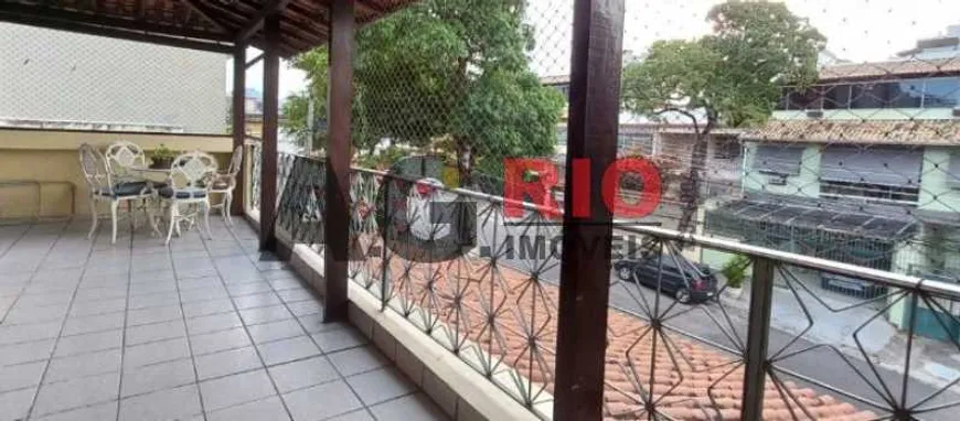 Foto 1 de Cobertura com 5 Quartos à venda, 165m² em  Vila Valqueire, Rio de Janeiro