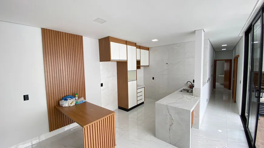 Foto 1 de Casa de Condomínio com 3 Quartos para alugar, 165m² em Jardim Imperial, Cuiabá