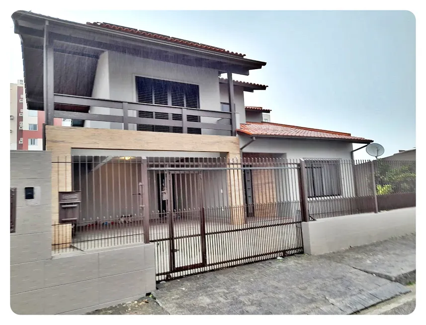 Foto 1 de Casa com 3 Quartos à venda, 266m² em Ipiranga, São José