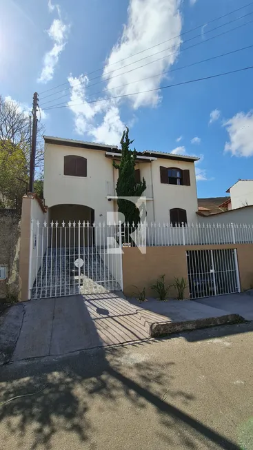 Foto 1 de Casa com 4 Quartos à venda, 300m² em Bosque dos Pinheiros, Juiz de Fora