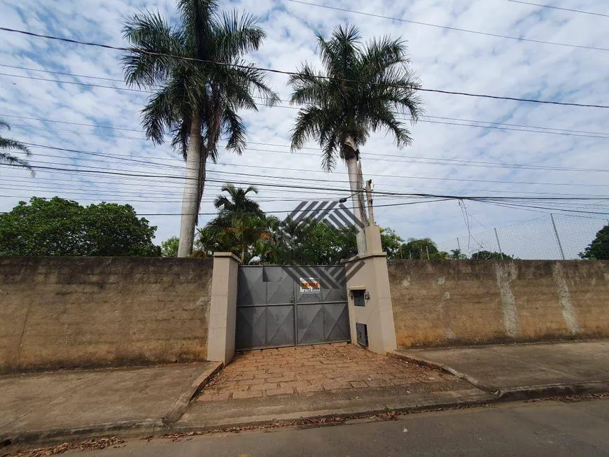 Foto 1 de Fazenda/Sítio com 2 Quartos à venda, 225m² em Centro, Aracoiaba da Serra