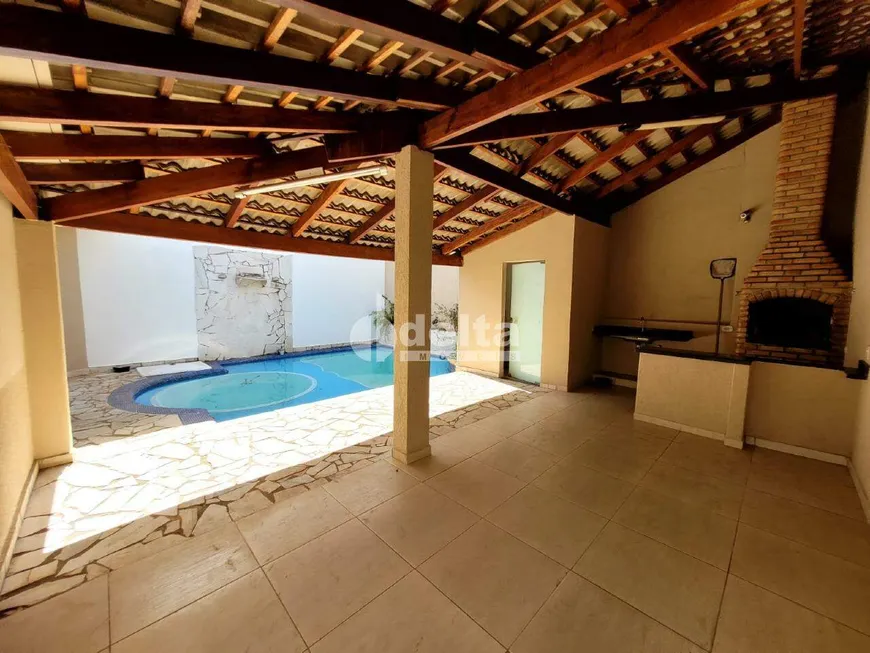 Foto 1 de Casa com 3 Quartos à venda, 175m² em Granada, Uberlândia