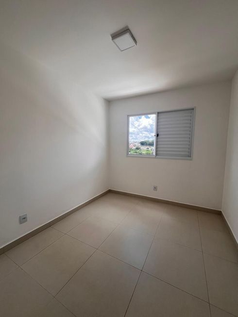 Apartamento na Avenida Ferroviária, 2, Vila Formosa em Anápolis, por R$  258.614 - Viva Real