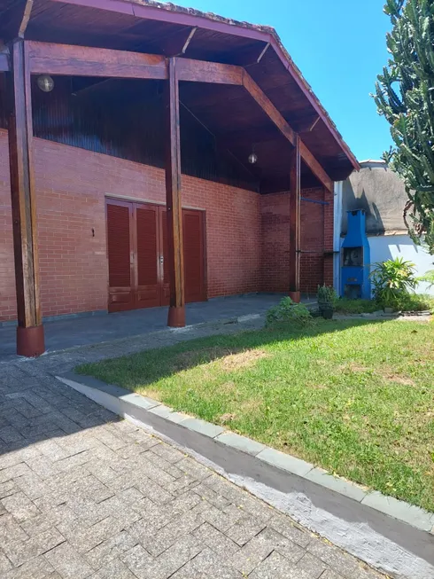 Foto 1 de Casa com 2 Quartos à venda, 159m² em Centro, Peruíbe