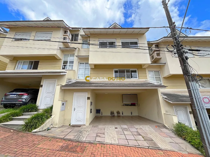 Foto 1 de Casa de Condomínio com 3 Quartos à venda, 233m² em Teresópolis, Porto Alegre