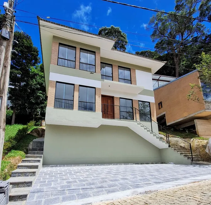 Foto 1 de Casa de Condomínio com 4 Quartos à venda, 127m² em Vargem Grande, Teresópolis