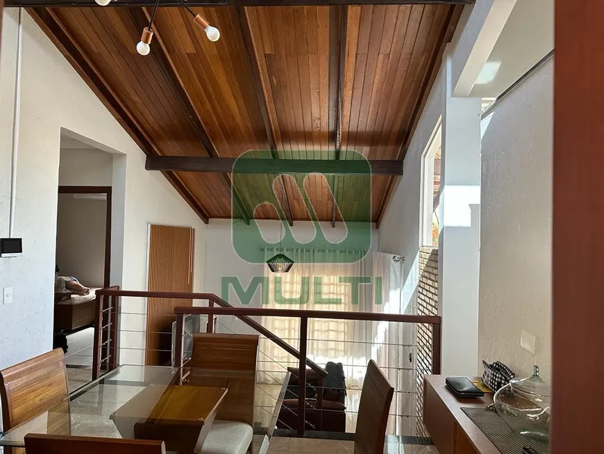 Foto 1 de Casa com 3 Quartos para alugar, 200m² em Vigilato Pereira, Uberlândia