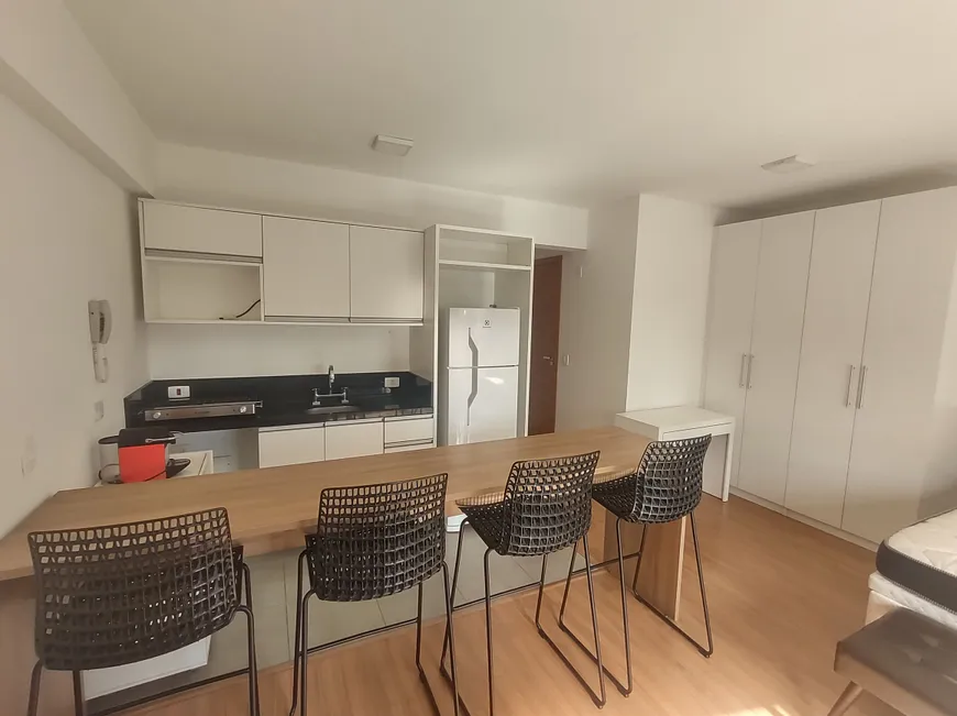 Foto 1 de Apartamento com 1 Quarto para alugar, 31m² em Água Verde, Curitiba