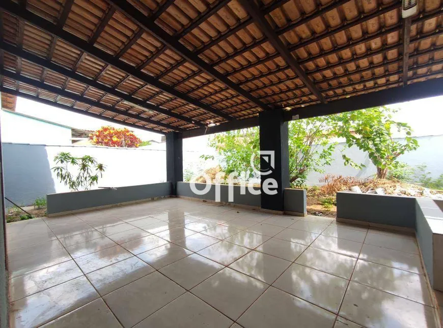 Foto 1 de Casa com 3 Quartos à venda, 200m² em Residencial Flamboyant, Anápolis