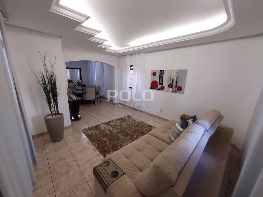 Foto 1 de Casa de Condomínio com 5 Quartos à venda, 360m² em Vila Lucy, Goiânia