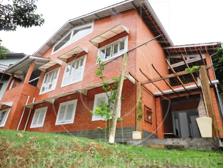Foto 1 de Casa de Condomínio com 4 Quartos à venda, 205m² em Jardim Indaiá, Embu das Artes
