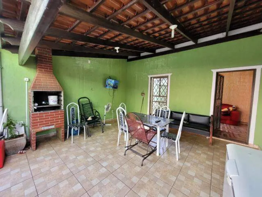 Foto 1 de Casa com 3 Quartos à venda, 200m² em Santa Mônica, Uberlândia