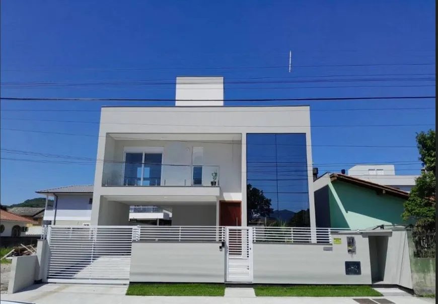 Foto 1 de Sobrado com 3 Quartos à venda, 210m² em Campeche, Florianópolis