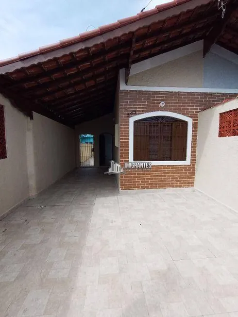 Foto 1 de Casa com 2 Quartos à venda, 62m² em Maracanã, Praia Grande