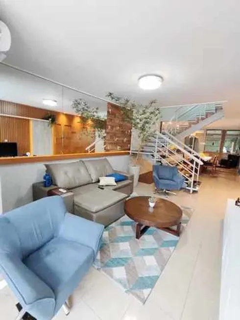 Foto 1 de Casa de Condomínio com 3 Quartos à venda, 260m² em Flores, Manaus