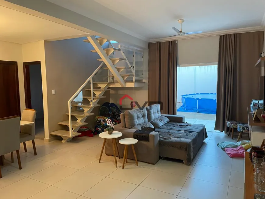 Foto 1 de Sobrado com 4 Quartos à venda, 178m² em Jardim Patrícia, Uberlândia