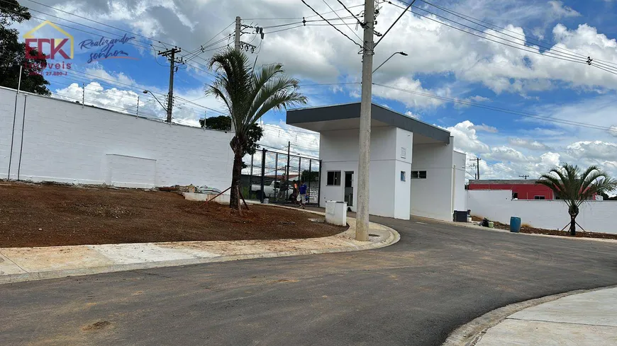 Foto 1 de Casa de Condomínio com 2 Quartos à venda, 65m² em Jardim Cristina, Pindamonhangaba