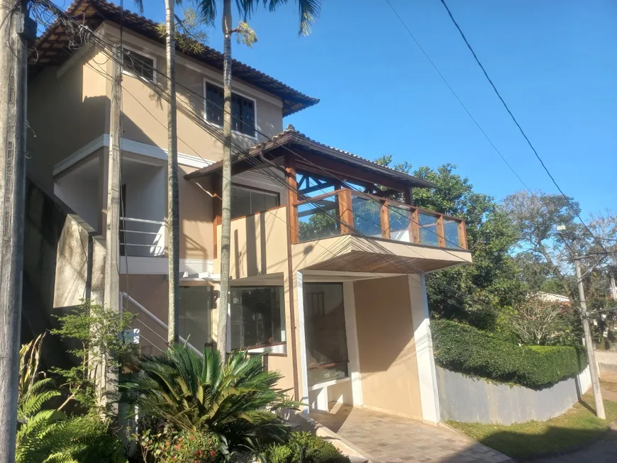 Foto 1 de Casa de Condomínio com 3 Quartos à venda, 160m² em Maria Paula, São Gonçalo