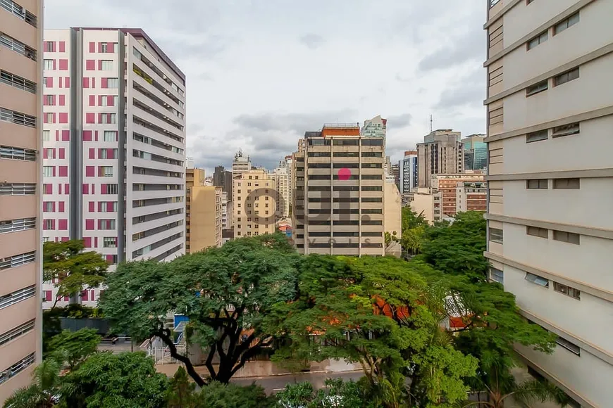 Foto 1 de Apartamento com 3 Quartos à venda, 176m² em Cerqueira César, São Paulo