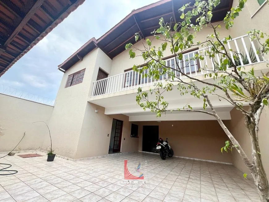 Foto 1 de Casa com 4 Quartos à venda, 239m² em Jardim das Laranjeiras, Bragança Paulista