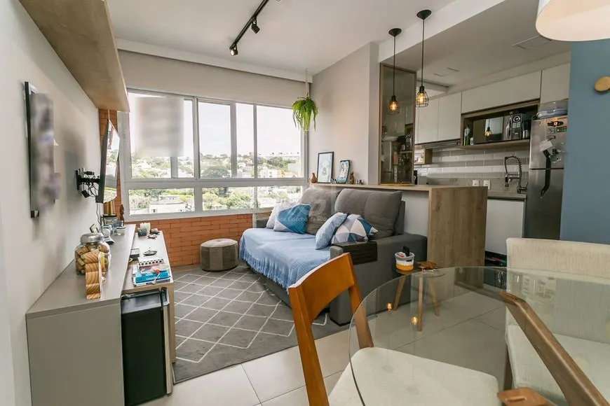 Foto 1 de Apartamento com 2 Quartos à venda, 55m² em Medianeira, Porto Alegre