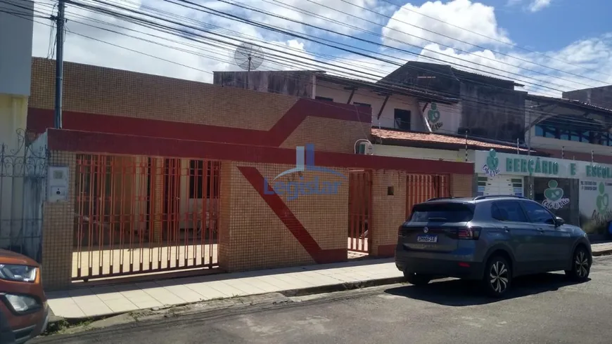 Foto 1 de Casa com 4 Quartos à venda, 400m² em Treze de Julho, Aracaju