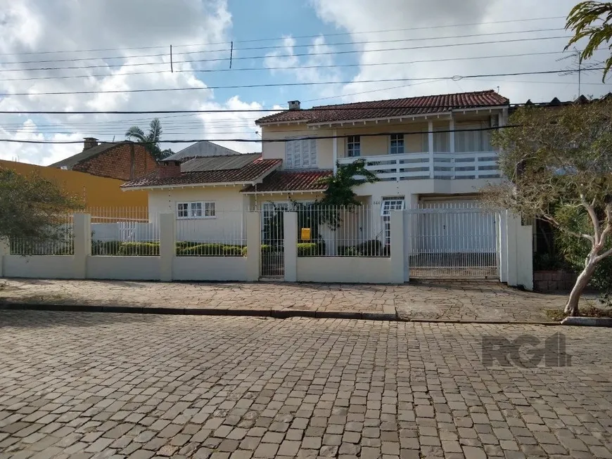 Foto 1 de Casa com 3 Quartos à venda, 265m² em Vila Nova, Porto Alegre