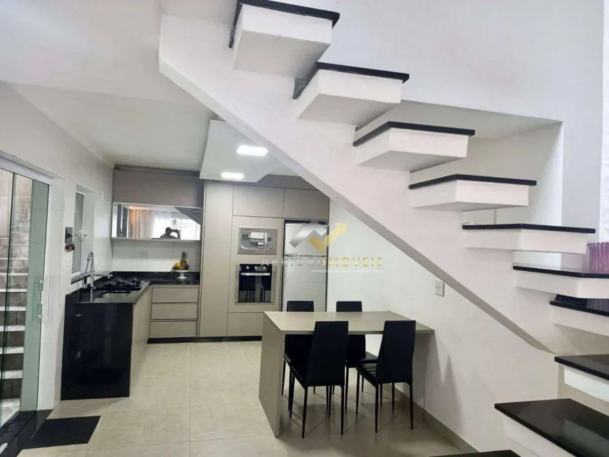 Foto 1 de Casa de Condomínio com 2 Quartos à venda, 200m² em Vila Sacadura Cabral, Santo André