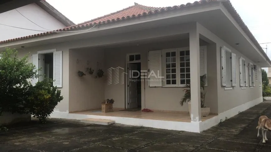 Foto 1 de Casa de Condomínio com 3 Quartos à venda, 260m² em Centro, Campos dos Goytacazes