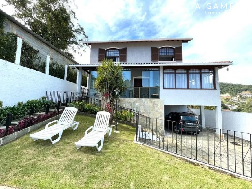 Foto 1 de Casa com 3 Quartos à venda, 248m² em Pimenteiras, Teresópolis