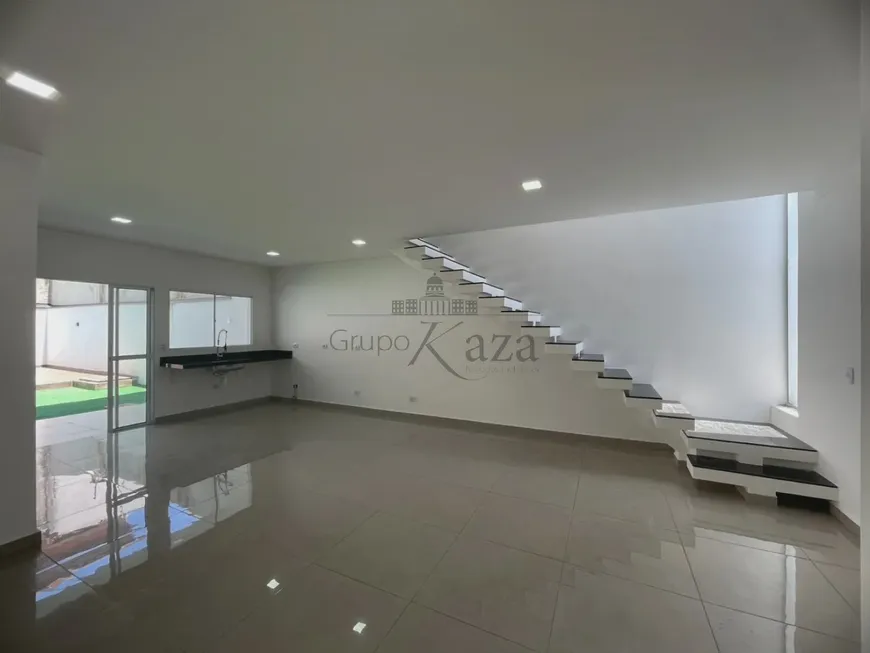 Foto 1 de Sobrado com 3 Quartos à venda, 135m² em Loteamento Villa Branca, Jacareí