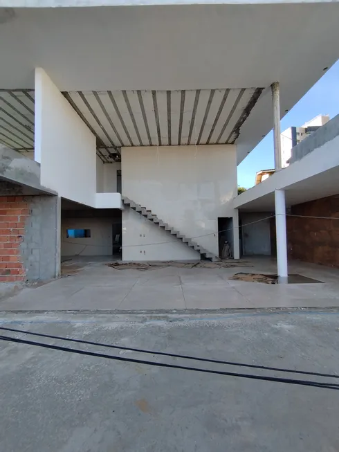 Foto 1 de Casa de Condomínio com 4 Quartos à venda, 354m² em Patamares, Salvador