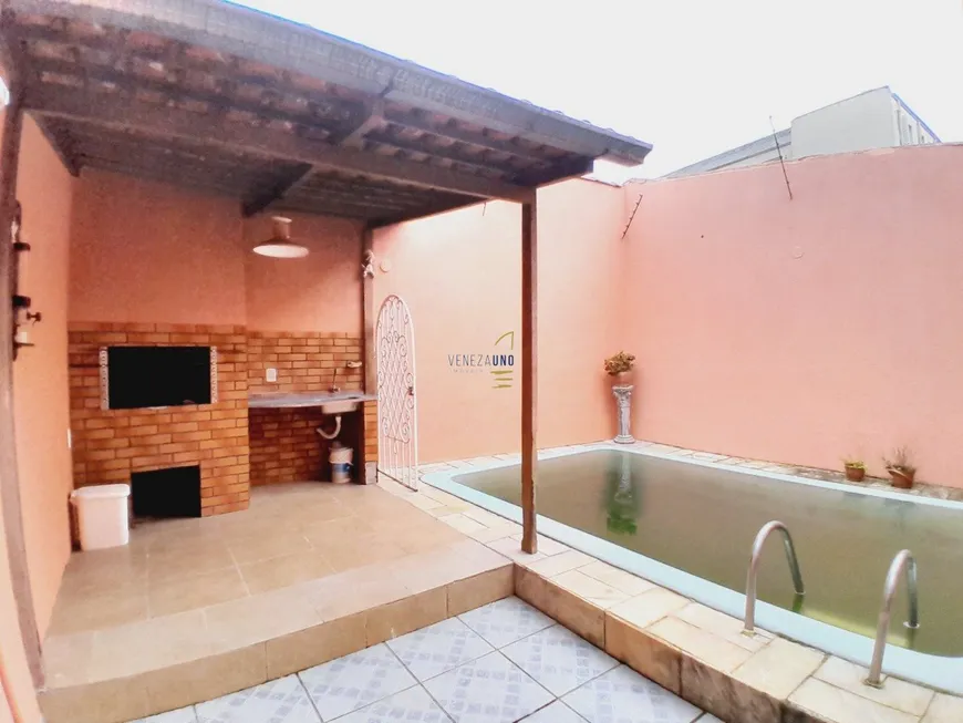 Foto 1 de Casa com 4 Quartos para alugar, 230m² em Floresta, Porto Alegre