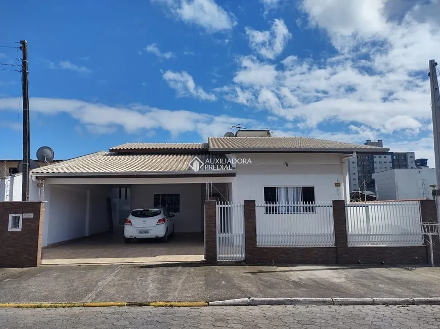 Foto 1 de Casa com 4 Quartos à venda, 280m² em Tabuleiro, Camboriú