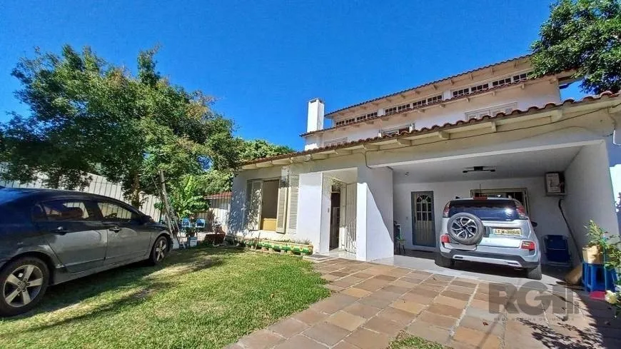 Foto 1 de Casa com 4 Quartos à venda, 303m² em Espiríto Santo, Porto Alegre